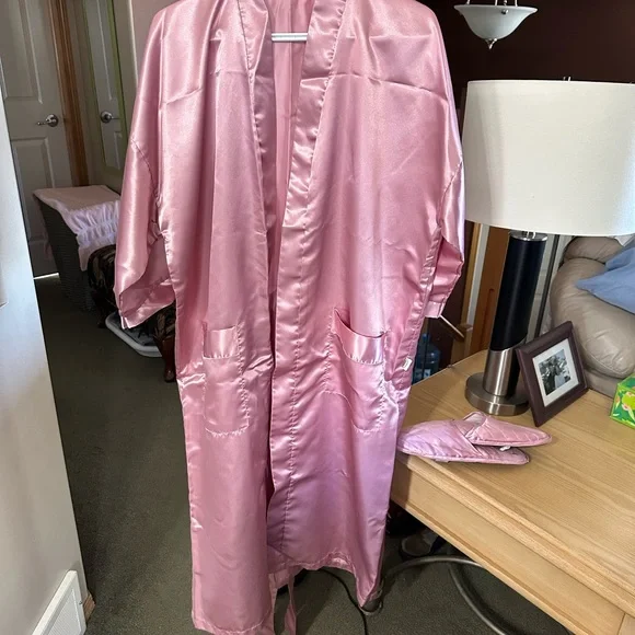 Pink Satin Women's Robe - Picture 5 of 5